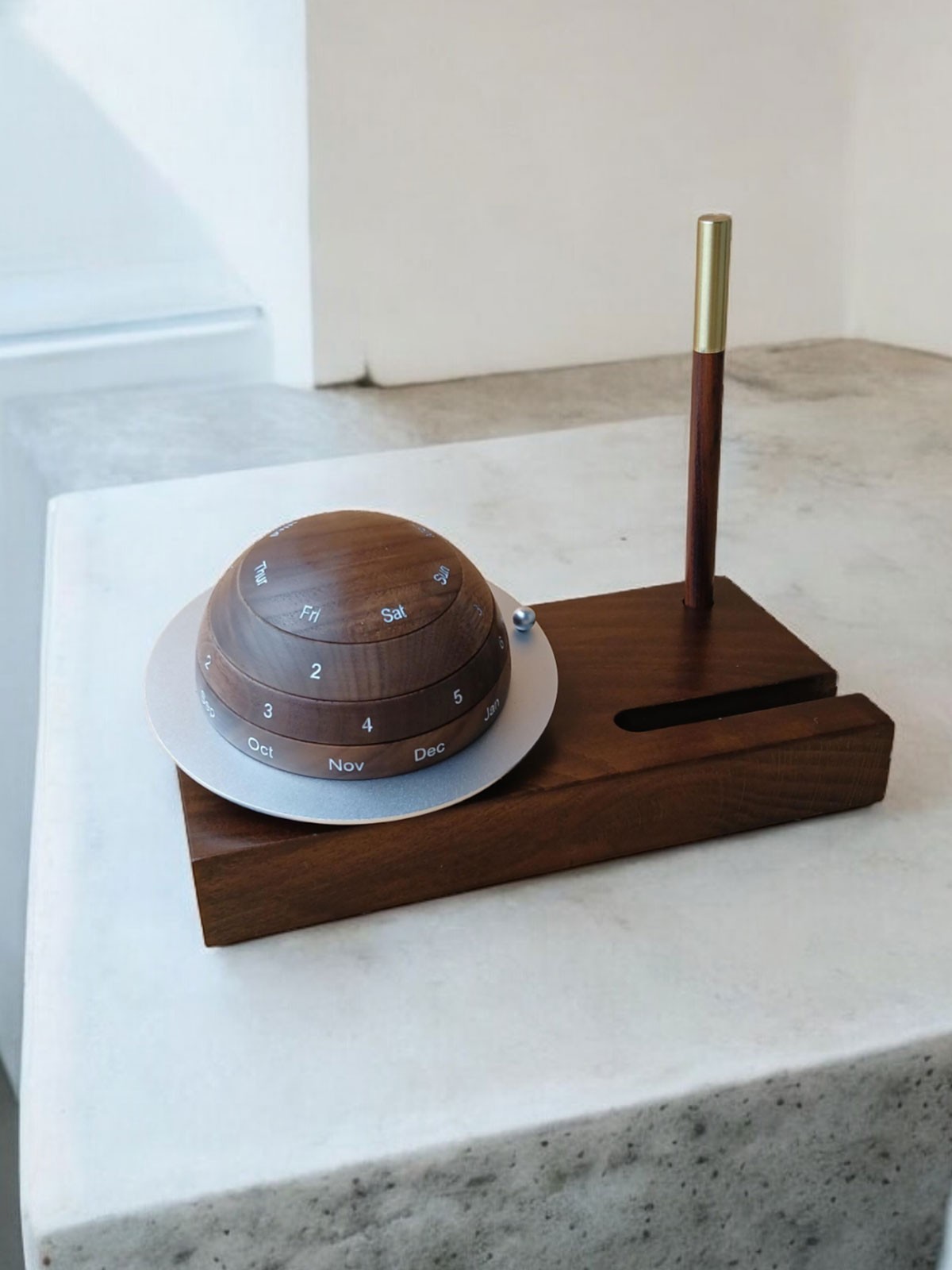 MC348 - Wooden Sphere Calendar Set