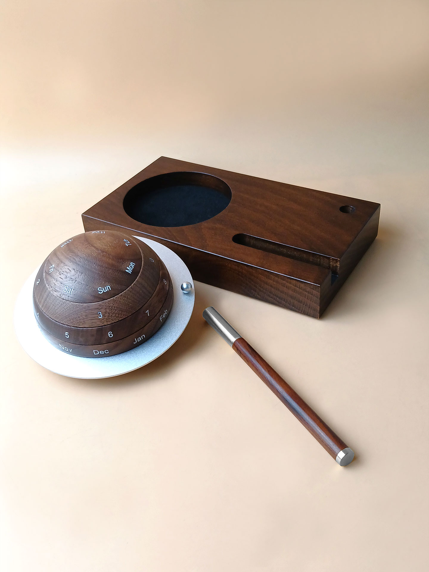 MC348 - Wooden Sphere Calendar Set