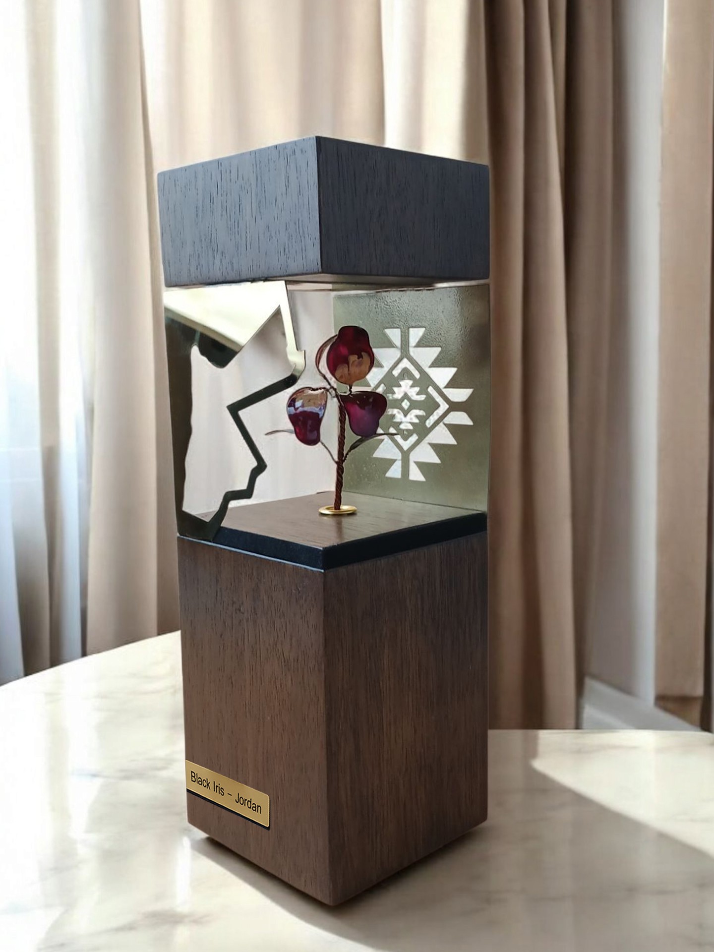 MC426 - Roots of Jordan Trophy " Black Iris "